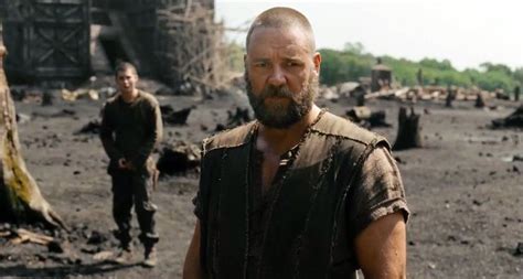 russel crowe nude|Noah nude beach scene left Russell Crowe with stones in。